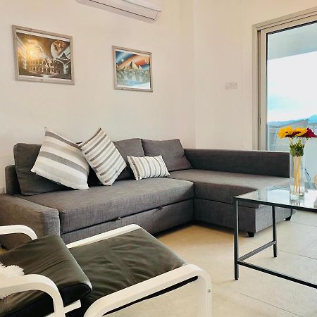 Appartamento Panoramic Seaside Getaway, 2-Br Penthouse Larnaca Esterno foto