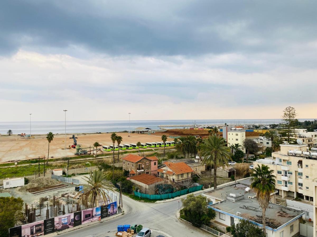 Appartamento Panoramic Seaside Getaway, 2-Br Penthouse Larnaca Esterno foto