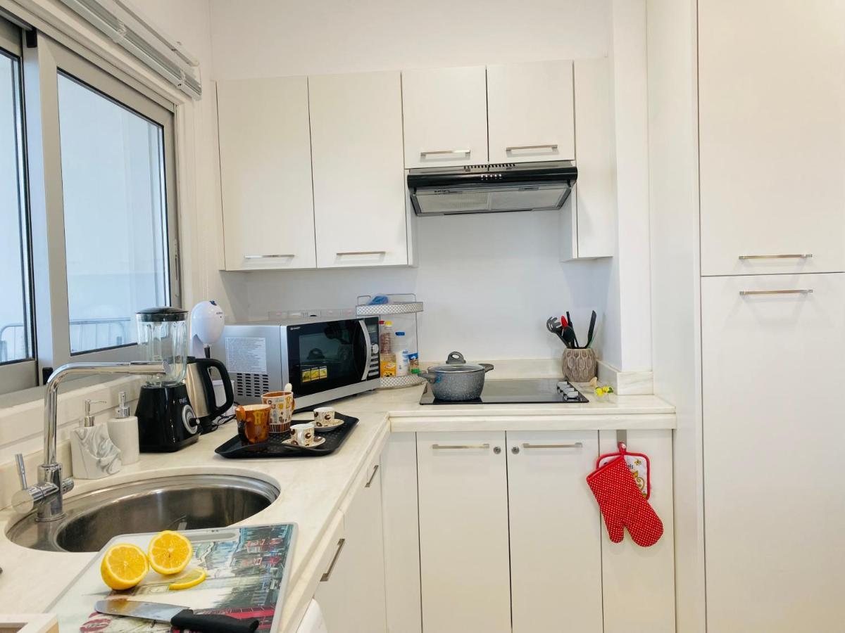 Appartamento Panoramic Seaside Getaway, 2-Br Penthouse Larnaca Esterno foto